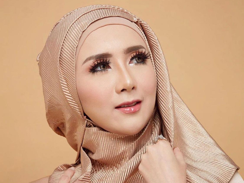 Aktris cantik Ucie Sucita memakai eyelashes premium Sarita Beauty. Foto: Sarita Beauty Aktris cantik Ucie Sucita memakai eyelashes premium Sarita Beauty. Foto: Sarita Beauty