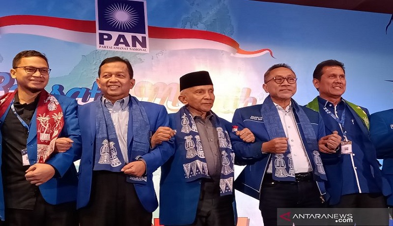 Zulkifli Hasan dan Amien Rais saat Kongres PAN di Kendari, Sulteng. Foto: Antara Zulkifli Hasan dan Amien Rais saat Kongres PAN di Kendari, Sulteng. Foto: Antara