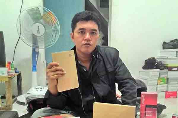 Bbenk yang pernah menjadi kuli kini sudah menyandang status sebagai pengusaha sukses beromzet miliaran sebulan. Foto: Dok Pri for JPNN.com/GenPI.co Bbenk yang pernah menjadi kuli kini sudah menyandang status sebagai pengusaha sukses beromzet miliaran sebulan. Foto: Dok Pri for JPNN.com/GenPI.co