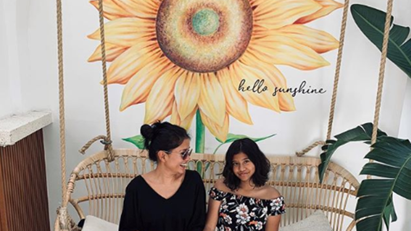 Titi Rajo Bintang dan putrinya, Miyake (foto: SC IG titiradjopadmaja) Titi Rajo Bintang dan putrinya, Miyake (foto: SC IG titiradjopadmaja)