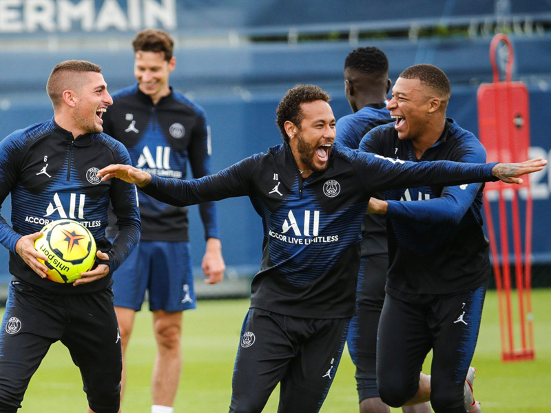 Para pemain PSG berlatih. Foto: Twitter/PSG_Inside Para pemain PSG berlatih. Foto: Twitter/PSG_Inside
