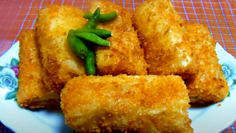 Risoles isi rebung (foto: SC YouTube Yuk Kita Masak) Risoles isi rebung (foto: SC YouTube Yuk Kita Masak)