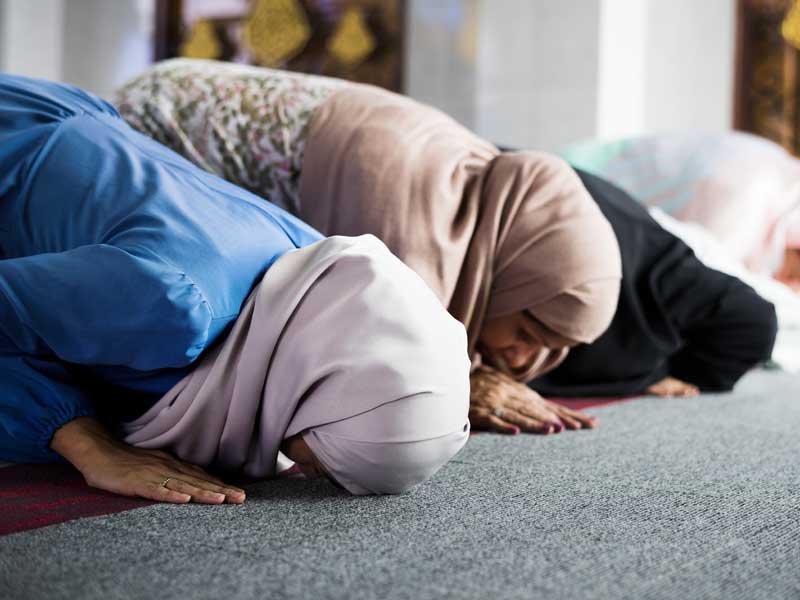 Ilustrasi salat berjemaah. Foto: Rawpixel/elementsenvato Ilustrasi salat berjemaah. Foto: Rawpixel/elementsenvato
