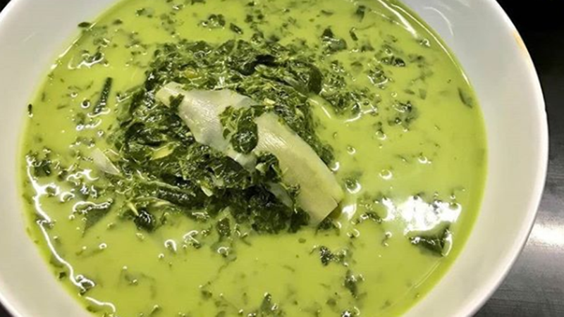Gulai daun singkong tumbuk (foto: @melaniisiagian) Gulai daun singkong tumbuk (foto: @melaniisiagian)