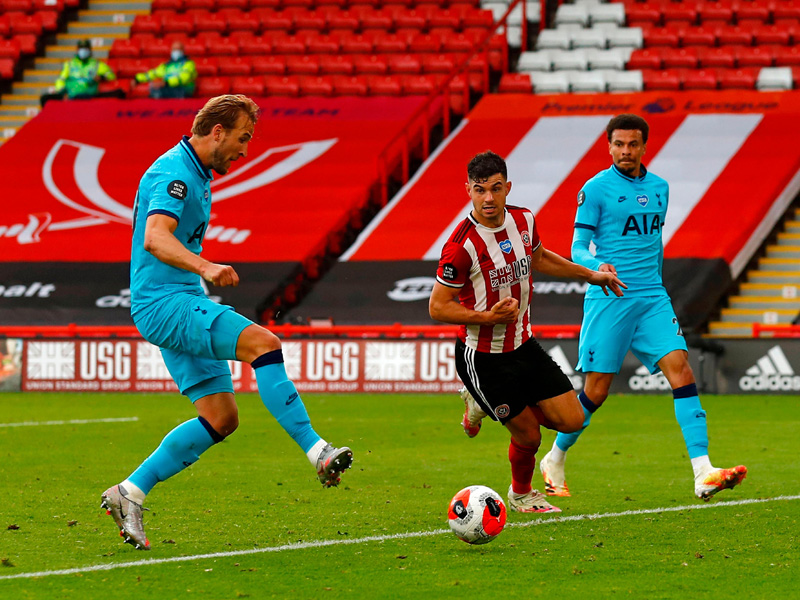 Laga Sheffield United vs Tottenham Hotspur pada pekan ke-32 Liga Inggris 2019-2020. Foto: Twitter/premierleague Laga Sheffield United vs Tottenham Hotspur pada pekan ke-32 Liga Inggris 2019-2020. Foto: Twitter/premierleague