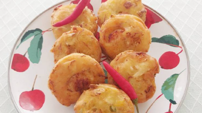 Bakwan mangkuk (foto: Vivi Rahayu-Cookpad) Bakwan mangkuk (foto: Vivi Rahayu-Cookpad)
