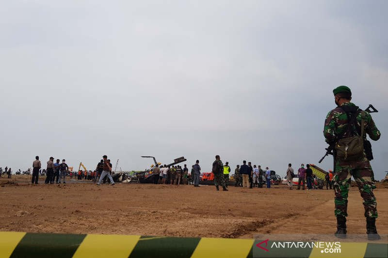 Awal Juni 2020 diwarnai dengan tragedi helikopter jatuh di Kawasan Industri Kendal, Jawa Tengah, Sabtu (6/6). Foto: Antara Awal Juni 2020 diwarnai dengan tragedi helikopter jatuh di Kawasan Industri Kendal, Jawa Tengah, Sabtu (6/6). Foto: Antara