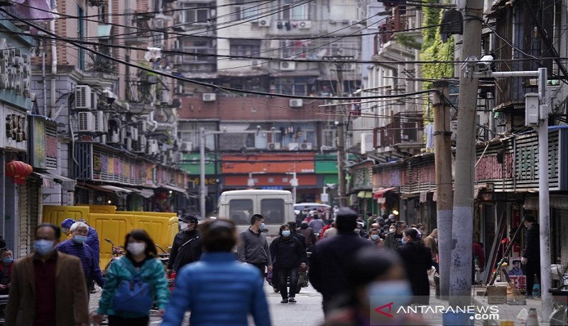 Masyarakat Kota Wuhan sudah mulai beraktivitas setelah kasus covid-19 menurun. Foto: Antara Masyarakat Kota Wuhan sudah mulai beraktivitas setelah kasus covid-19 menurun. Foto: Antara
