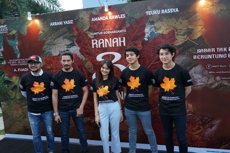Pemeran film Ranah 3 Warna di MNC Studios, Jakarta, Kamis (30/7/2020) ( foto: Humas Film Ranah 3 warna ) Pemeran film Ranah 3 Warna di MNC Studios, Jakarta, Kamis (30/7/2020) ( foto: Humas Film Ranah 3 warna )