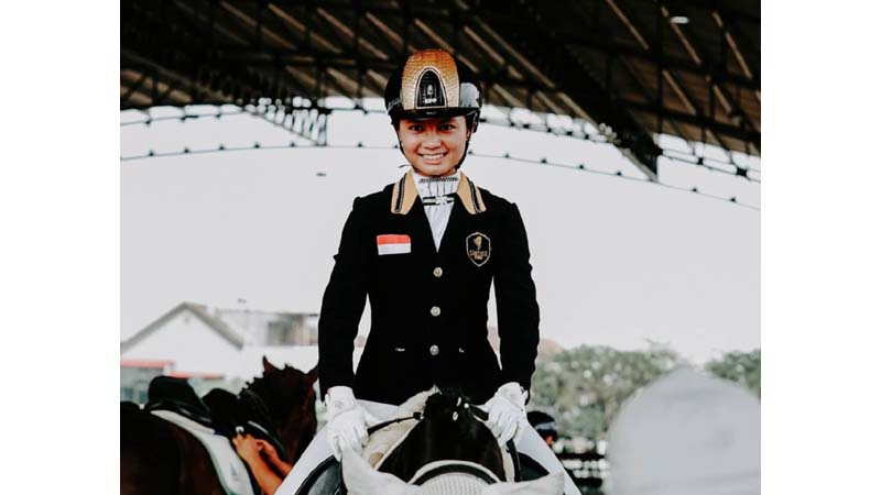 Ivana Putri Santosa, atlet berkuda. Sosok perempuan sukses cetak prestasi gemilang (foto: dok Ivana) Ivana Putri Santosa, atlet berkuda. Sosok perempuan sukses cetak prestasi gemilang (foto: dok Ivana)