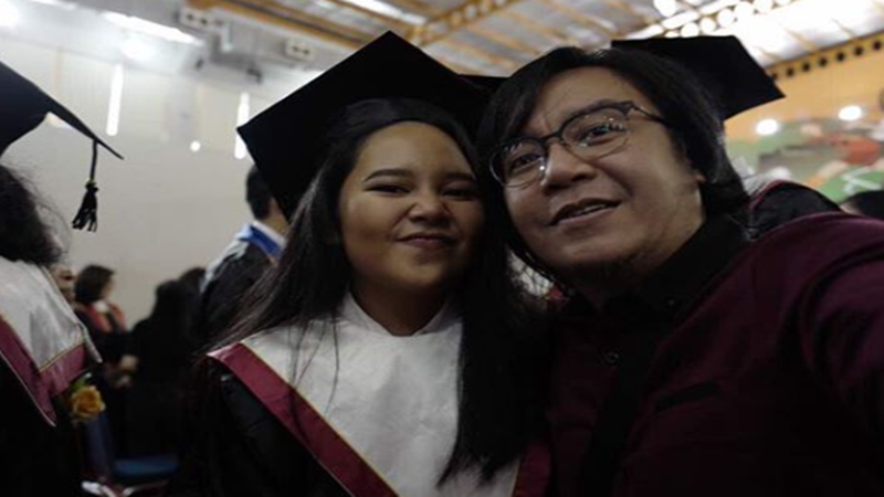 Ari Lasso bersama putri sulungnya (foto: IG @ari_lasso) Ari Lasso bersama putri sulungnya (foto: IG @ari_lasso)