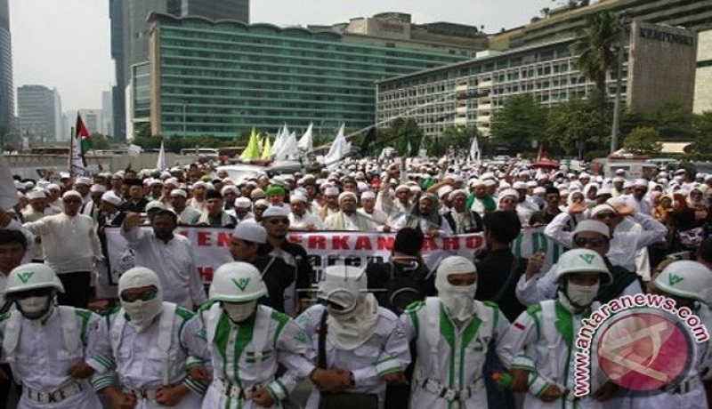 Demo FPI. FOTO: Antara Demo FPI. FOTO: Antara