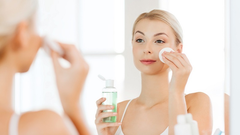 Hal 2 : Traveling ke Luar Negeri Jangan Lupa Bawa 4 Skincare....