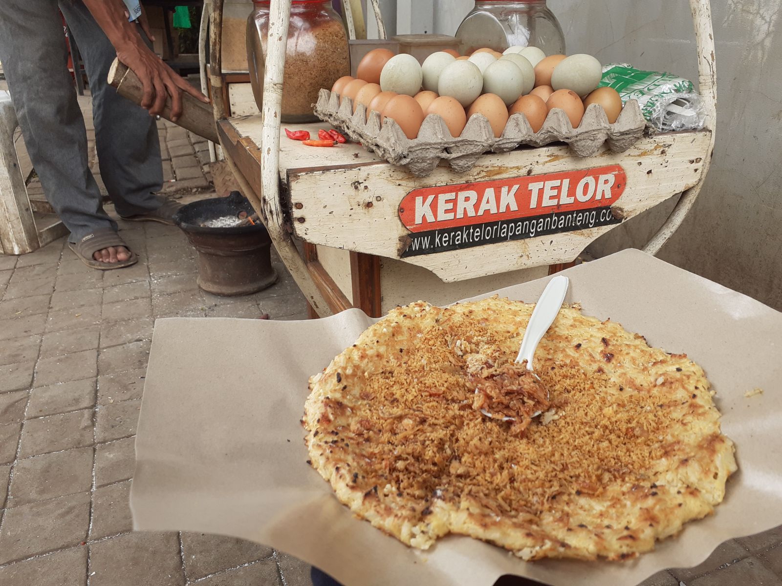 Kerak telur Lapangan Banteng (foto: GenPI.co) Kerak telur Lapangan Banteng (foto: GenPI.co)
