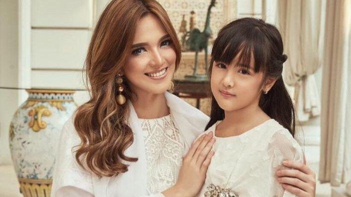 Nia Ramadhani bersama sang anak (foto: Instagram @niaramadhani ) Nia Ramadhani bersama sang anak (foto: Instagram @niaramadhani )