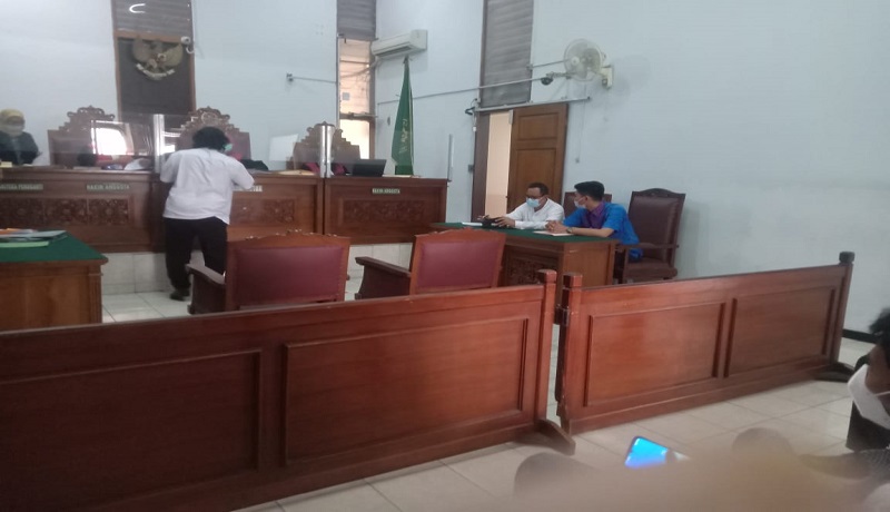 Sidang perdana gugatan terhadap Menteri ATR digelar PN Jakarta Selatan. FOTO: GenPI.co Sidang perdana gugatan terhadap Menteri ATR digelar PN Jakarta Selatan. FOTO: GenPI.co