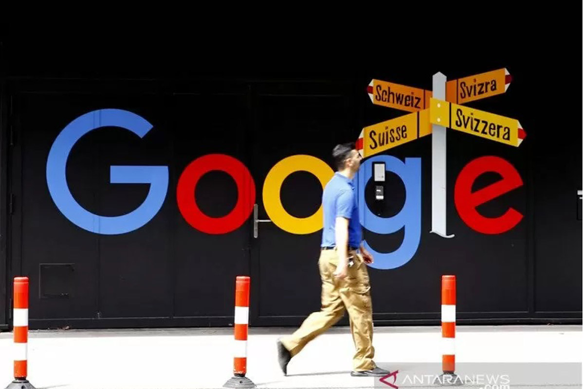 Seorang pria berjalan melewati logo Google di depan gedung perkantoran di Zurich, Swiss, Rabu (1/7/2021). ANTARA/REUTERS/Arnd Wiegmann/File Photo/AWW/sa. Seorang pria berjalan melewati logo Google di depan gedung perkantoran di Zurich, Swiss, Rabu (1/7/2021). ANTARA/REUTERS/Arnd Wiegmann/File Photo/AWW/sa.