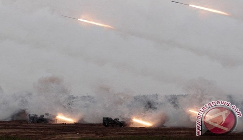 Roket MK-30 buatan Taiwan diluncurkan saat latihan militer tahunan Han Kuang di Penghu. Foto: Antara Roket MK-30 buatan Taiwan diluncurkan saat latihan militer tahunan Han Kuang di Penghu. Foto: Antara