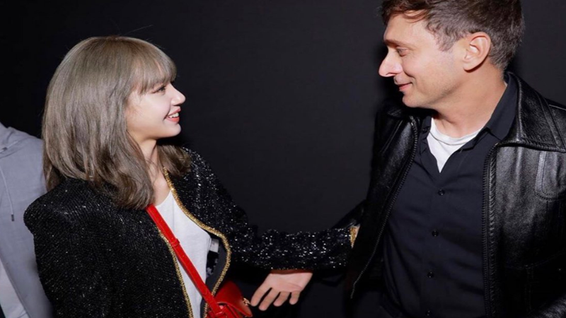 Lisa Blackpink dan Hedi Slimane (foto: Pinterest) Lisa Blackpink dan Hedi Slimane (foto: Pinterest)