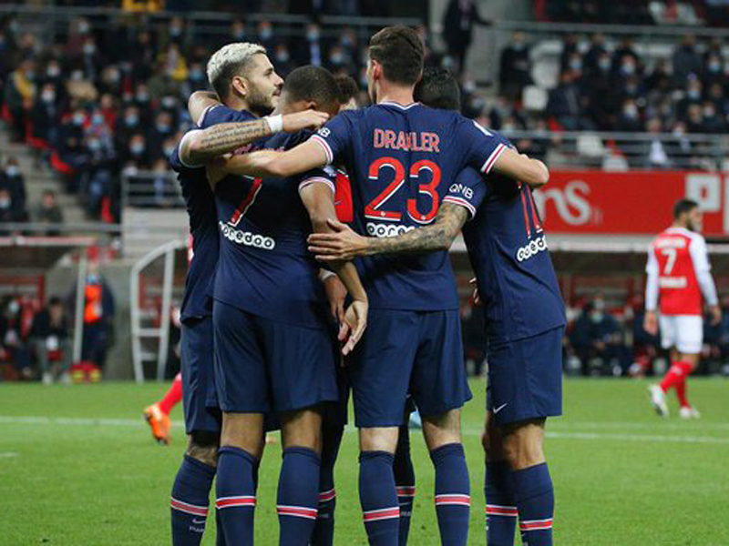Mauro Icardi menjadi bintang dalam laga Reims vs PSG pada pekan kelima Ligue 1 alias Liga Prancis 2020-2021. Foto: Twitter/PSG_English Mauro Icardi menjadi bintang dalam laga Reims vs PSG pada pekan kelima Ligue 1 alias Liga Prancis 2020-2021. Foto: Twitter/PSG_English