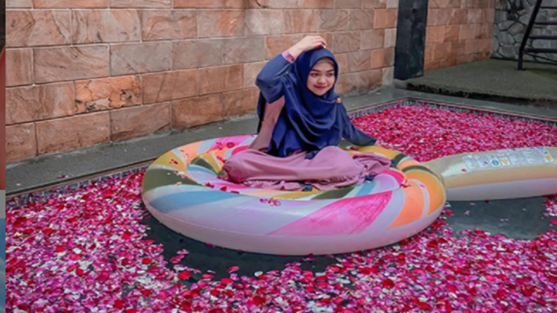 Rumah Ria Ricispenuh warna dan bak rumah bermain (foto: IG @riaricis1795) Rumah Ria Ricispenuh warna dan bak rumah bermain (foto: IG @riaricis1795)