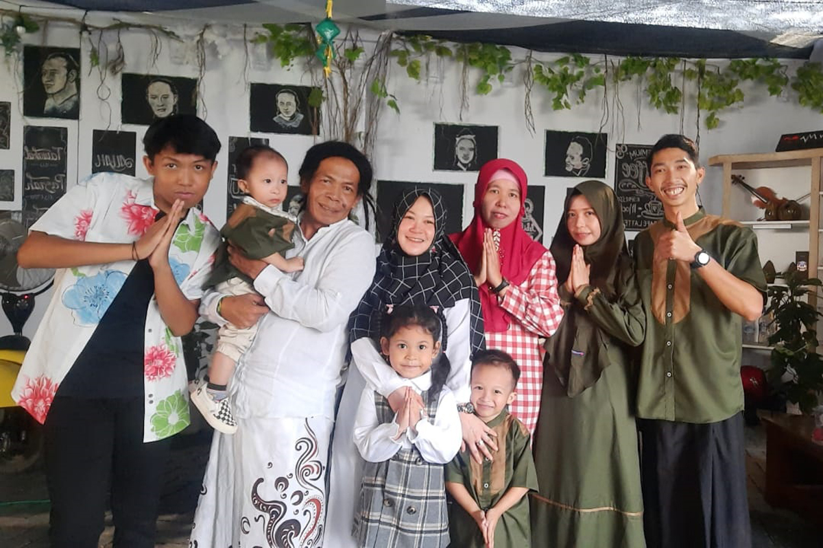 Cak Sodiq dan keluarganya. Foto: Dok pri Cak Sodiq dan keluarganya. Foto: Dok pri