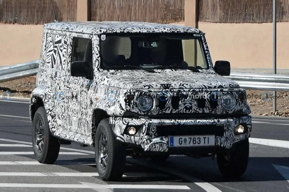 Suzuki Jimny yang diduga versi 5 pintu sedang melakukan uji layak jalan. Foto: Cartoq Suzuki Jimny yang diduga versi 5 pintu sedang melakukan uji layak jalan. Foto: Cartoq