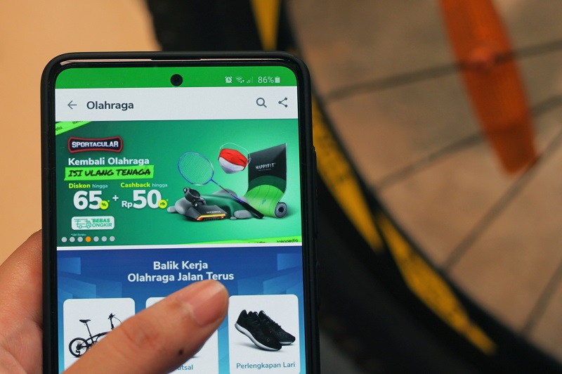 Selama pandemi, kegiatan berolahraga menjadi salah satu aktivitas yang sangat digemari oleh masyarakat ( Fotp: PR Tokopedia) Selama pandemi, kegiatan berolahraga menjadi salah satu aktivitas yang sangat digemari oleh masyarakat ( Fotp: PR Tokopedia)