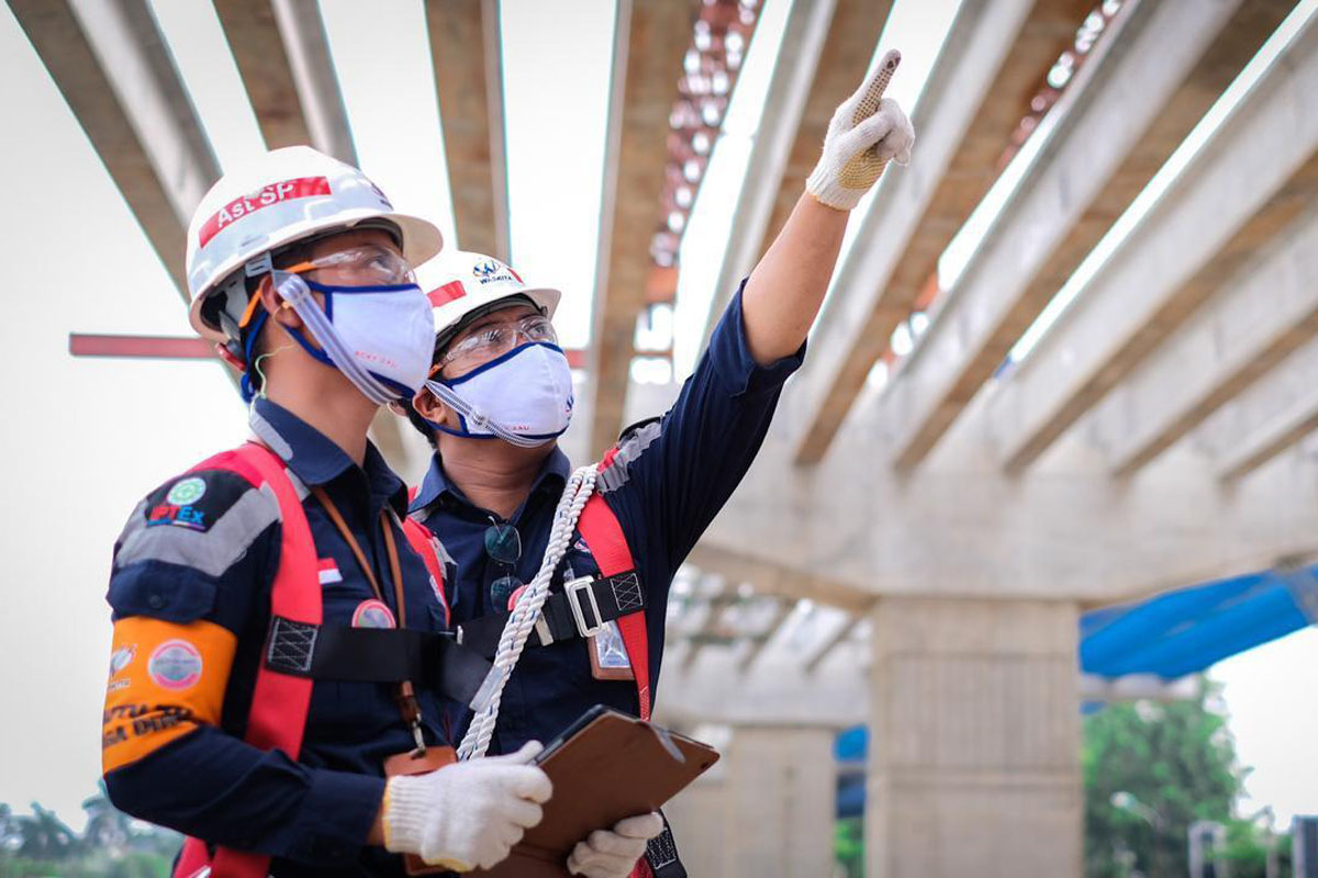 Pekerja proyek PT Waskita Karya (Persero) Tbk. Foto: Waskita Karya Pekerja proyek PT Waskita Karya (Persero) Tbk. Foto: Waskita Karya