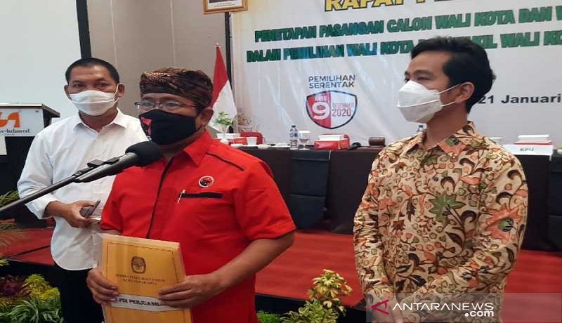 Wali Kota Surakarta terpilih Gibran Rakabuming Raka usai acara penetapan paslon terpilih dalam rapat pleno terbuka oleh KPU di Hotel Swiss Bell Solo. FOTO: Antara Wali Kota Surakarta terpilih Gibran Rakabuming Raka usai acara penetapan paslon terpilih dalam rapat pleno terbuka oleh KPU di Hotel Swiss Bell Solo. FOTO: Antara