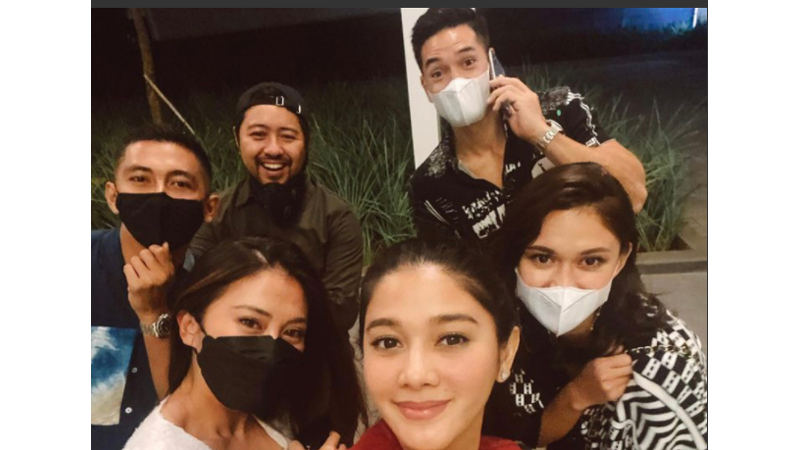 Kekompakan keluarga Jamal Mirdad (foto: SC IG @naymirdad) Kekompakan keluarga Jamal Mirdad (foto: SC IG @naymirdad)