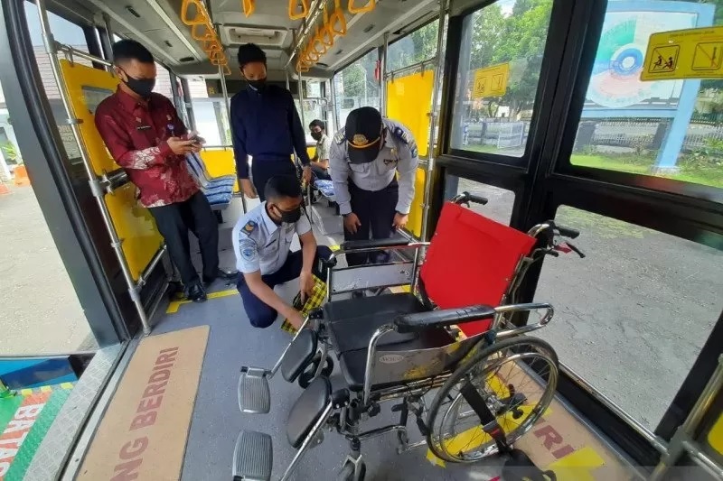 DAMRI luncurkan bus disabilitas NTB Gemilang (Foto: ANTARA) DAMRI luncurkan bus disabilitas NTB Gemilang (Foto: ANTARA)