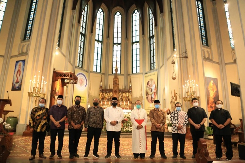 Menteri Agama Yaqut Cholil Qoumas bertemu dengan Uskup Agung Jakarta, Ignatius Suharyo Hardjoatmodjo di Katedral, Jakarta Pusat (Foto: Dok Humas Kemenag) Menteri Agama Yaqut Cholil Qoumas bertemu dengan Uskup Agung Jakarta, Ignatius Suharyo Hardjoatmodjo di Katedral, Jakarta Pusat (Foto: Dok Humas Kemenag)