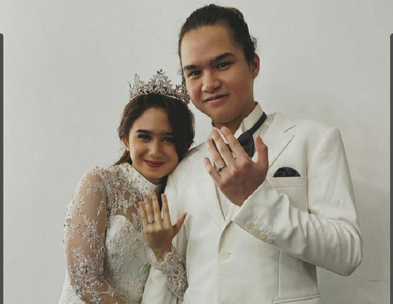 Dul Jaelani dan Tissa Biani dikabarkan melakukan proses lamaran ( foto: instagram @tissabiani) Dul Jaelani dan Tissa Biani dikabarkan melakukan proses lamaran ( foto: instagram @tissabiani)