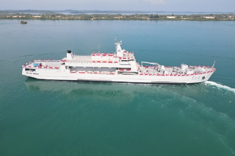 Kapal perang pengangkut tank yang diberi nama KRI Teluk Weda-526 untuk TNI AL diluncurkan di Batam. (Foto: Kemhan) Kapal perang pengangkut tank yang diberi nama KRI Teluk Weda-526 untuk TNI AL diluncurkan di Batam. (Foto: Kemhan)