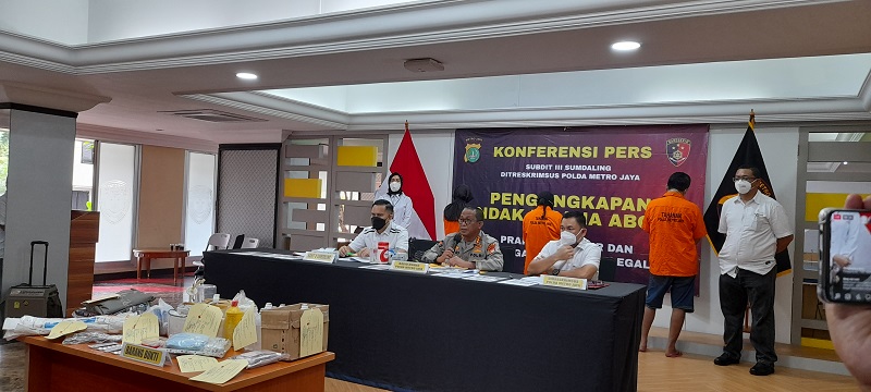 Polda Metro Jaya Menguak Kasus Aborsi Ilegal ( foto: Andri Bagus/ GenPI.co) Polda Metro Jaya Menguak Kasus Aborsi Ilegal ( foto: Andri Bagus/ GenPI.co)