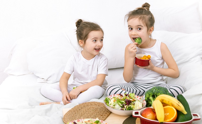 ilustrasi: makanan bergizi yang membantu perkembangan otak anak ( foto: freepik) ilustrasi: makanan bergizi yang membantu perkembangan otak anak ( foto: freepik)