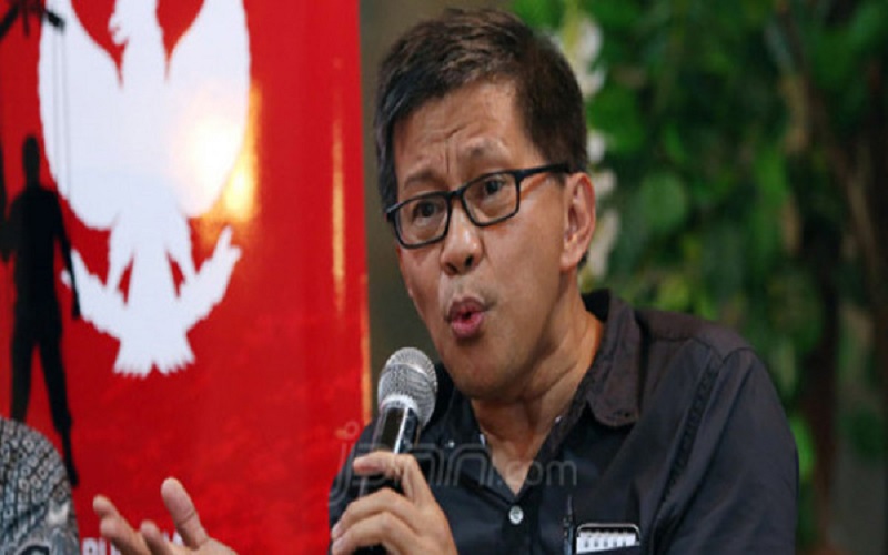 Rocky Gerung Bongkar Ciri-Ciri Madam Bansos, Mukanya Pucat Pasi (Foto: Jpnn/Ricardo) Rocky Gerung Bongkar Ciri-Ciri Madam Bansos, Mukanya Pucat Pasi (Foto: Jpnn/Ricardo)