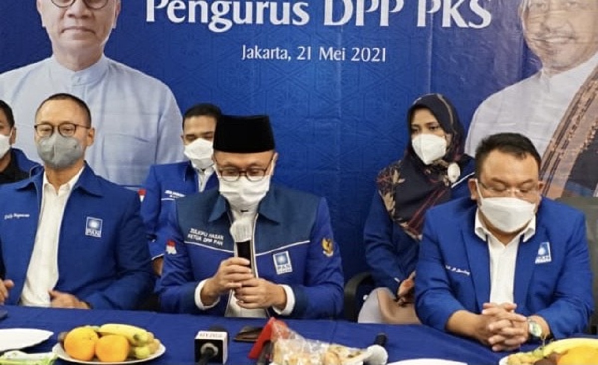 Ketua PAN Zulkifli Hasan dalam konferensi pers usai pertemuan dengan PKS. (Foto: Saptapriwasana/GenPI.co) Ketua PAN Zulkifli Hasan dalam konferensi pers usai pertemuan dengan PKS. (Foto: Saptapriwasana/GenPI.co)