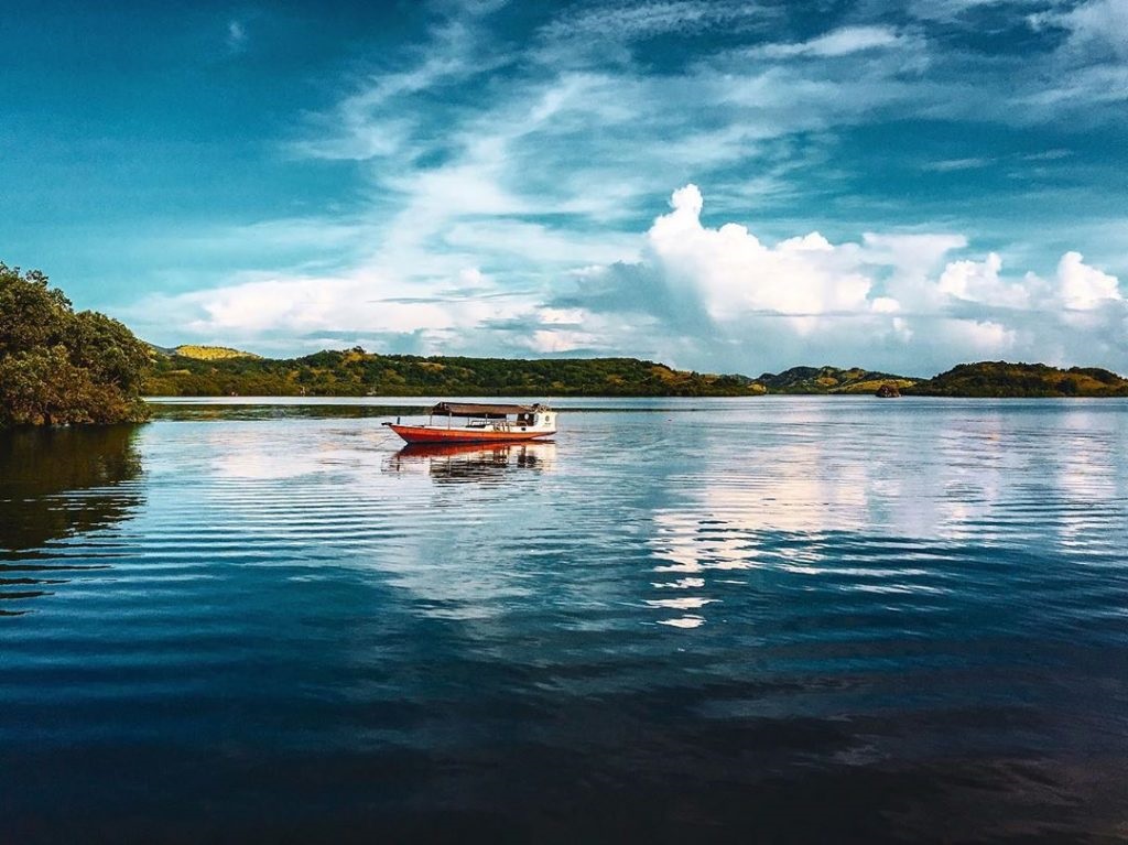 Pulau Ontoloe. (Foto: Instagram/suwandicphoto) Pulau Ontoloe. (Foto: Instagram/suwandicphoto)