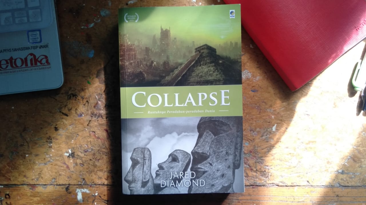 Buku Berjudul Collapse karya Jared Diamond (Foto: Dok. Pulina) Buku Berjudul Collapse karya Jared Diamond (Foto: Dok. Pulina)