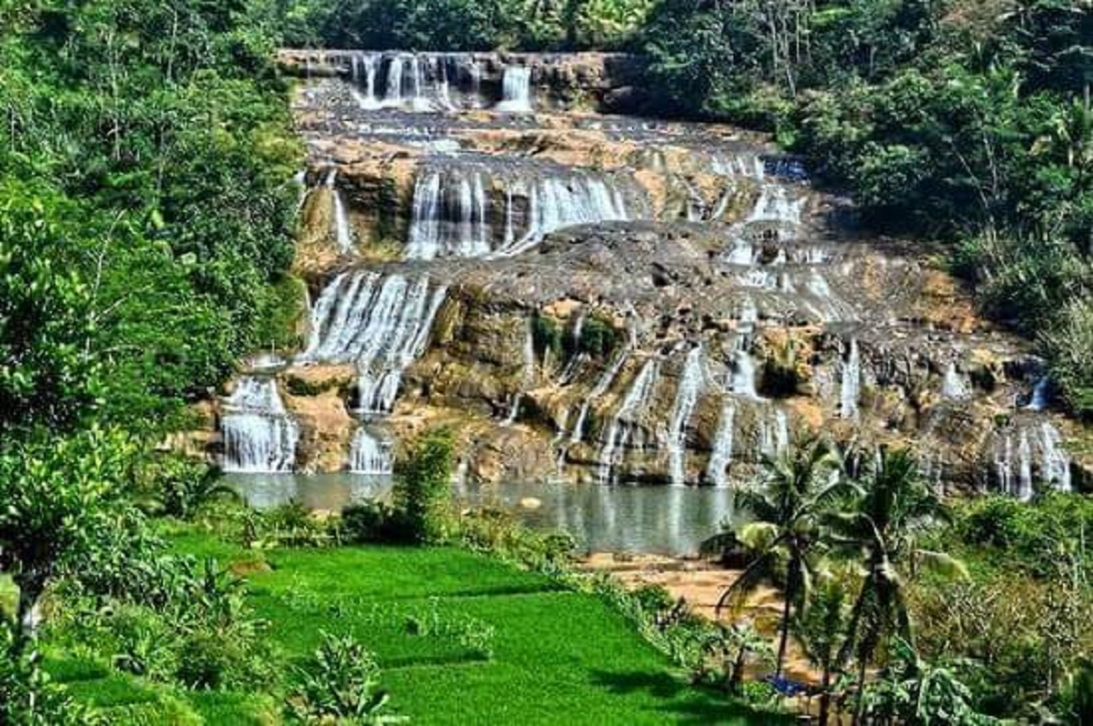 Curug Dengdeng (Foto: Ayotasik.com/Irpan Wahab Muslim) Curug Dengdeng (Foto: Ayotasik.com/Irpan Wahab Muslim)