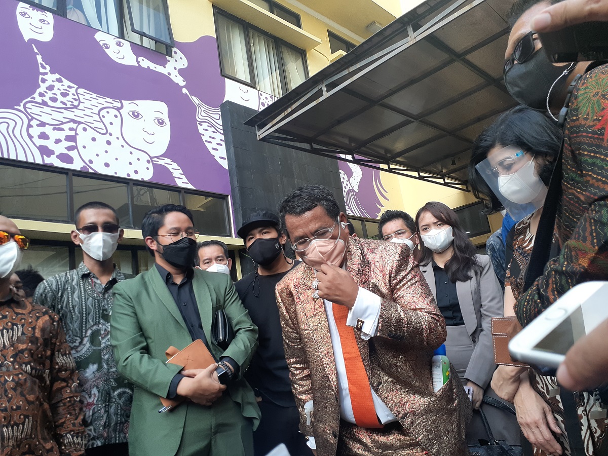 Pengacara Hotman Paria di Komnas Perempuan, Kamis (8/4). (Foto: Langgeng/GenPI) Pengacara Hotman Paria di Komnas Perempuan, Kamis (8/4). (Foto: Langgeng/GenPI)