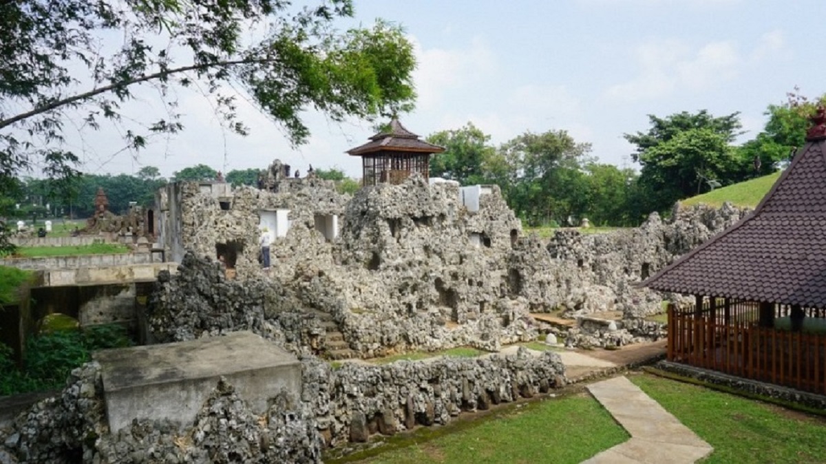 Taman Gua Suryaragi Cirebon. (Foto: 1001 Indonesia) Taman Gua Suryaragi Cirebon. (Foto: 1001 Indonesia)