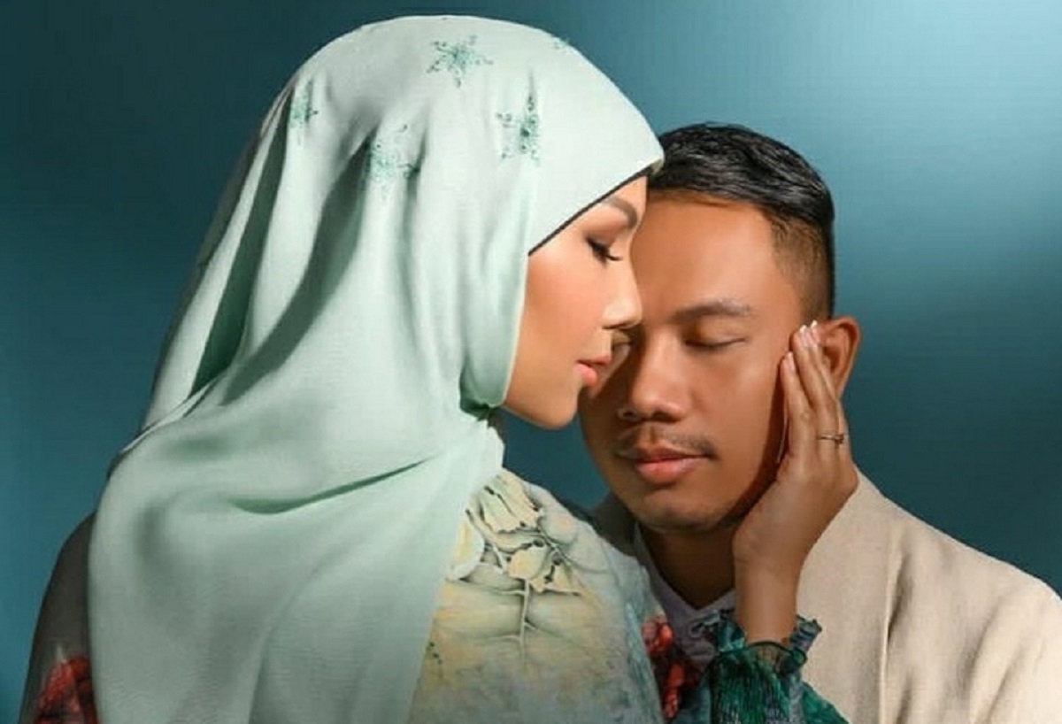 Pasangan selebritas Vicky Prasetyo & Kalina Ocktaranny. (Foto: Instagram/@vickyprasetyo) Pasangan selebritas Vicky Prasetyo & Kalina Ocktaranny. (Foto: Instagram/@vickyprasetyo)