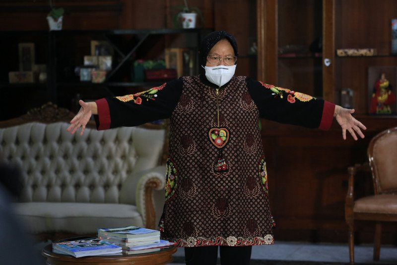 Respons banjir Jakarta, Jawaban Risma menohok, Anies terpojok (Foto: Antara/Ho-Humas Pemkot Surabaya) Respons banjir Jakarta, Jawaban Risma menohok, Anies terpojok (Foto: Antara/Ho-Humas Pemkot Surabaya)