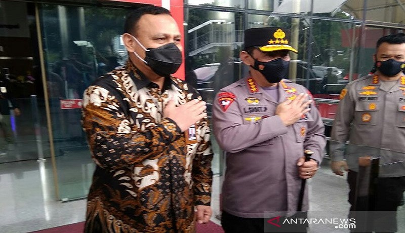Ketua KPK Firli Bahuri dan Kapolri Jenderal Pol Listyo Sigit Prabowo. FOTO: Antara Ketua KPK Firli Bahuri dan Kapolri Jenderal Pol Listyo Sigit Prabowo. FOTO: Antara