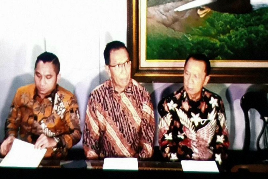 Kuasa hukum Hotma Sitompul, Partahi Sihombing dan Muara Karta. Foto: Langgeng/GenPI Kuasa hukum Hotma Sitompul, Partahi Sihombing dan Muara Karta. Foto: Langgeng/GenPI