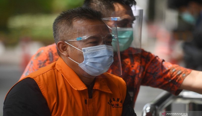 Tersangka Pejabat Pembuat Komitmen di Kementerian Sosial Adi Wahyono saat menjalani pemeriksaan di Gedung KPK Jakarta. FOTO: Antara Tersangka Pejabat Pembuat Komitmen di Kementerian Sosial Adi Wahyono saat menjalani pemeriksaan di Gedung KPK Jakarta. FOTO: Antara