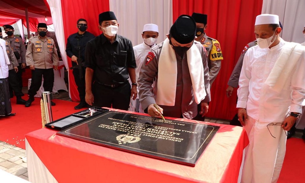 Kapolri Jenderal Listyo Sigit Prabowo saat meresmikan Pondok Pesantren Salafiyah Tajul Falah, Banten. (humas polri) Kapolri Jenderal Listyo Sigit Prabowo saat meresmikan Pondok Pesantren Salafiyah Tajul Falah, Banten. (humas polri)